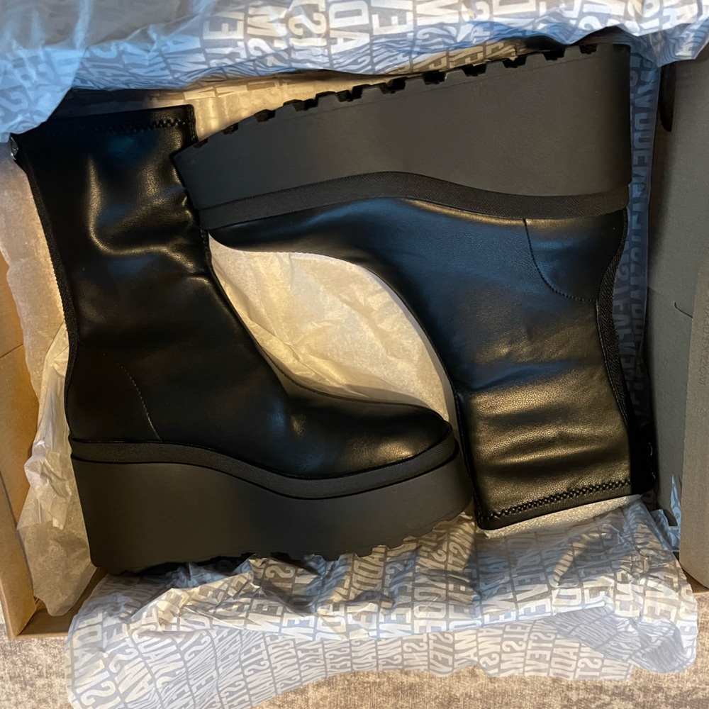 Steve Madden Emboss Platform Boots